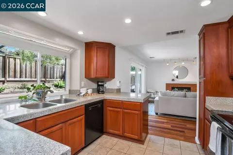 Kitchen - 2143 Range Pl, Martinez, CA 94553 photo 3 of 4