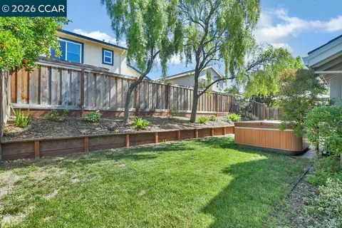 Exterior - 2143 Range Pl, Martinez, CA 94553 photo 7 of 9