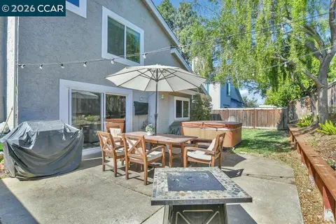 Exterior - 2143 Range Pl, Martinez, CA 94553 photo 4 of 9