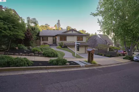 70 St James Pl, Piedmont, CA 94611