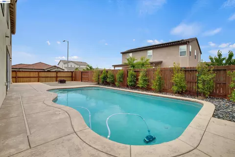 Exterior - 2775 Pink Muhly Dr, Manteca, CA 95337 photo 7 of 7
