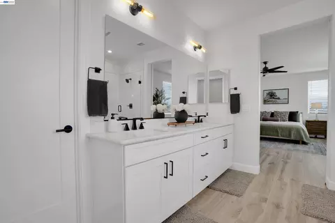 Bath - 2775 Pink Muhly Dr, Manteca, CA 95337 photo 4 of 4