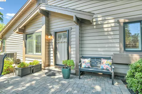 215 Charter Oak Cir, Walnut Creek, CA 94597