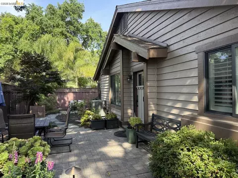 215 Charter Oak Cir, Walnut Creek, CA 94597