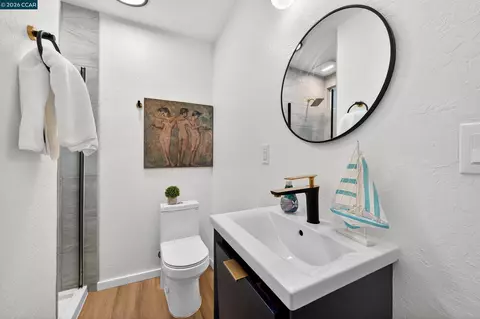 Bath - 230 Fairlawn Dr, Berkeley, CA 94708 photo 5 of 6