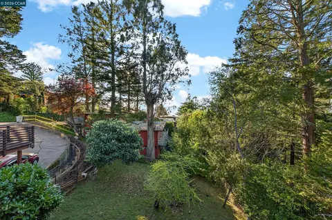 Exterior - 230 Fairlawn Dr, Berkeley, CA 94708 photo 11 of 21