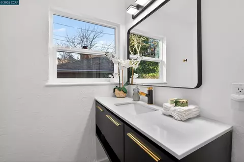 Bath - 230 Fairlawn Dr, Berkeley, CA 94708 photo 1 of 6