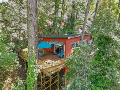 11700 Oak Rd, Forestville, CA 95436