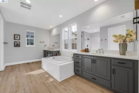 Bath - 7126 Stags Leap Ln, Dublin, CA 94568 photo 5 of 6