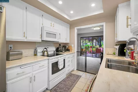 Kitchen - 14009 Seagate Dr, San Leandro, CA 94577 photo 2 of 4