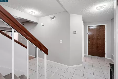 Entry Way - 14009 Seagate Dr, San Leandro, CA 94577 photo 2 of 2
