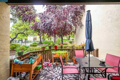 Exterior - 14009 Seagate Dr, San Leandro, CA 94577 photo 3 of 4