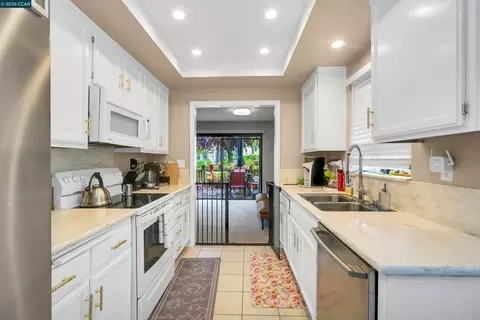 Kitchen - 14009 Seagate Dr, San Leandro, CA 94577 photo 3 of 4
