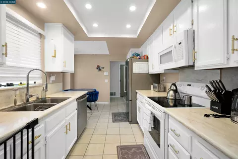 Kitchen - 14009 Seagate Dr, San Leandro, CA 94577 photo 1 of 4