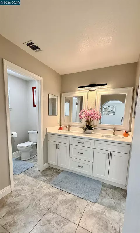 Bath - 2163 Garnet Cir, Vallejo, CA 94591 photo 4 of 9