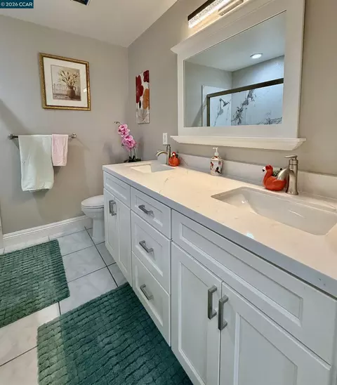 Bath - 2163 Garnet Cir, Vallejo, CA 94591 photo 2 of 9