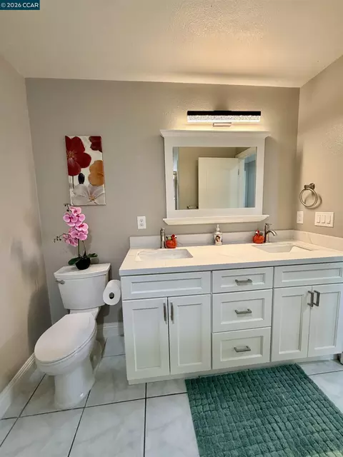 Bath - 2163 Garnet Cir, Vallejo, CA 94591 photo 1 of 9