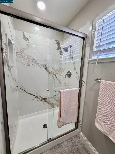 Bath - 2163 Garnet Cir, Vallejo, CA 94591 photo 8 of 9