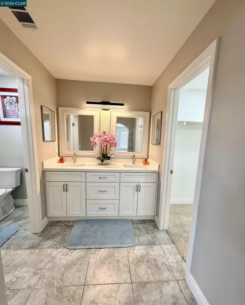 Bath - 2163 Garnet Cir, Vallejo, CA 94591 photo 5 of 9