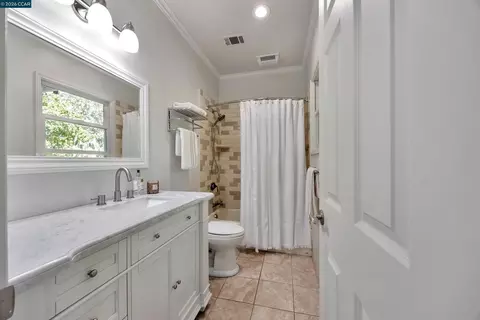 Bath - 3196 Lucas Cir, Lafayette, CA 94549 photo 4 of 4