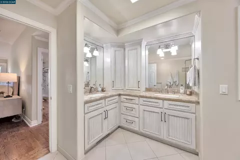 Bath - 3196 Lucas Cir, Lafayette, CA 94549 photo 2 of 4