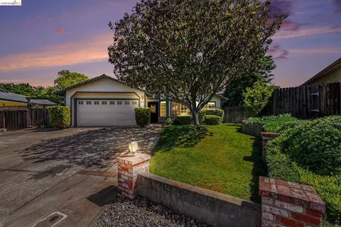 1621 Ponderosa Dr, Oakley, CA 94561