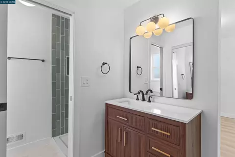 Bath - 1229 Jensen Dr, Pittsburg, CA 94565 photo 2 of 7