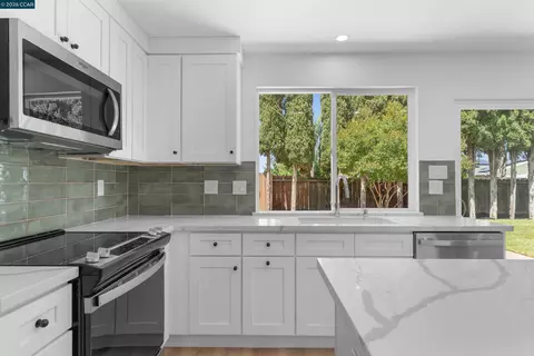 Kitchen - 1229 Jensen Dr, Pittsburg, CA 94565 photo 4 of 5
