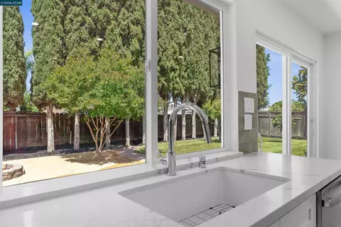 Kitchen - 1229 Jensen Dr, Pittsburg, CA 94565 photo 5 of 5