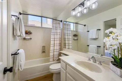 Bath - 7633 Tuscany Dr, Dublin, CA 94568 photo 2 of 2