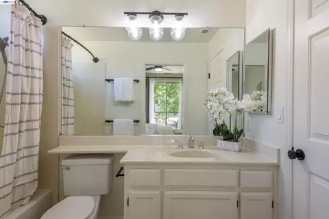 Bath - 7633 Tuscany Dr, Dublin, CA 94568 photo 1 of 2