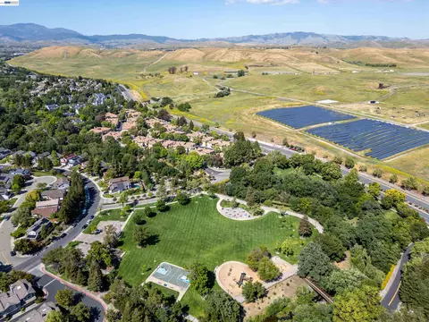 View/Area - 7633 Tuscany Dr, Dublin, CA 94568 photo 8 of 9