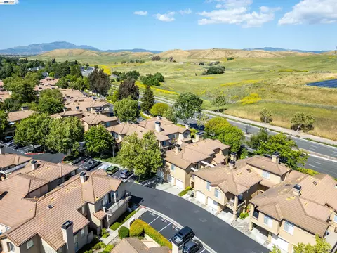 View/Area - 7633 Tuscany Dr, Dublin, CA 94568 photo 4 of 9