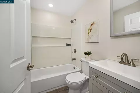 Bath - 1813 Silverwood Dr, Concord, CA 94519 photo 1 of 2