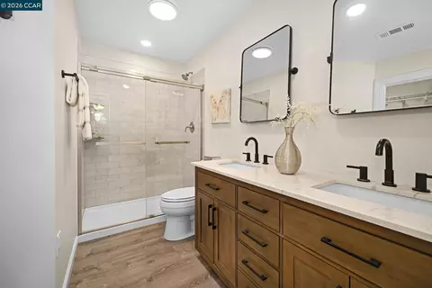 Bath - 1813 Silverwood Dr, Concord, CA 94519 photo 2 of 2