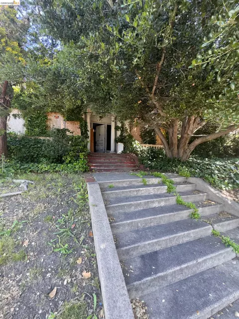 Undisclosed, Oakland, CA 94610