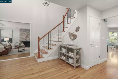 Entry Way - 143 Mount Kennedy Dr, Martinez, CA 94553 photo 2 of 2