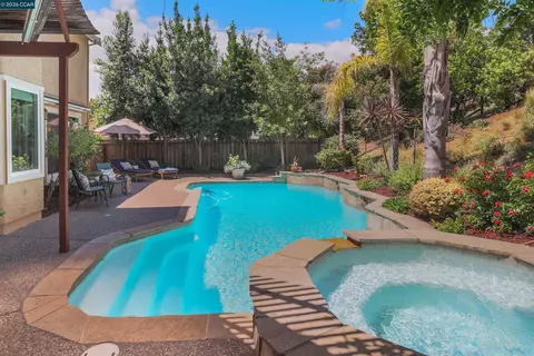 Exterior - 143 Mount Kennedy Dr, Martinez, CA 94553 photo 3 of 7
