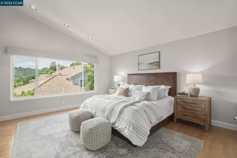 Bedroom - 143 Mount Kennedy Dr, Martinez, CA 94553 photo 4 of 5