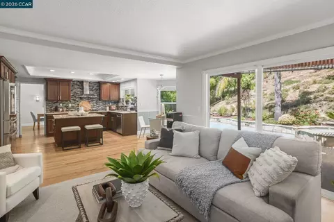 Living - 143 Mount Kennedy Dr, Martinez, CA 94553 photo 3 of 4