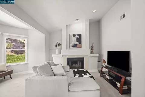Living - 143 Mount Kennedy Dr, Martinez, CA 94553 photo 4 of 4