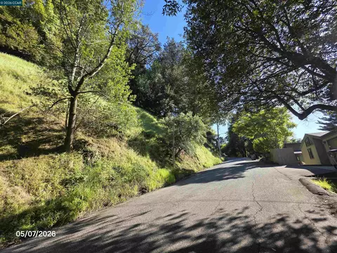 6386 Longcroft Dr, Oakland, CA 94603