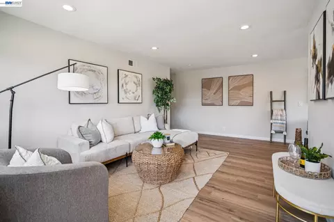 2297 Medallion Dr #4, Union City, CA 94587