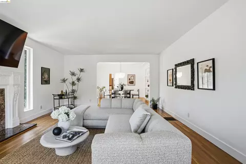 2237 Trafalgar Pl, Oakland, CA 94611