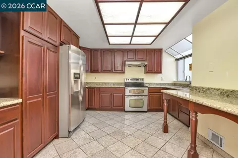 Kitchen - 65 Edgewater Pl, Pittsburg, CA 94565 photo 1 of 3