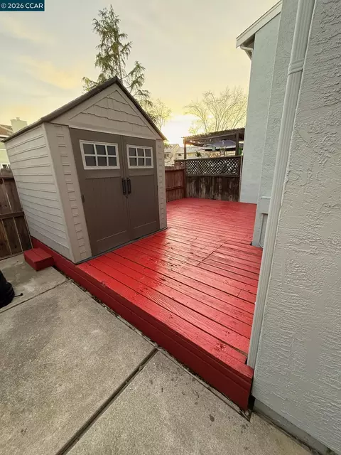 Exterior - 65 Edgewater Pl, Pittsburg, CA 94565 photo 6 of 7