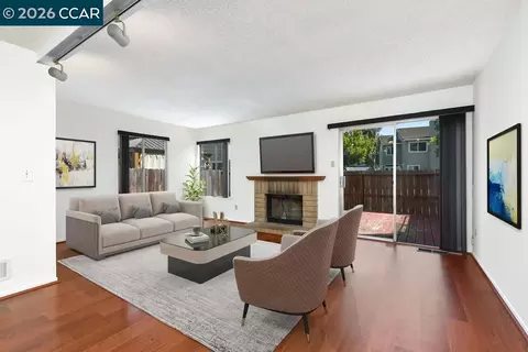 Living - 65 Edgewater Pl, Pittsburg, CA 94565 photo 3 of 4