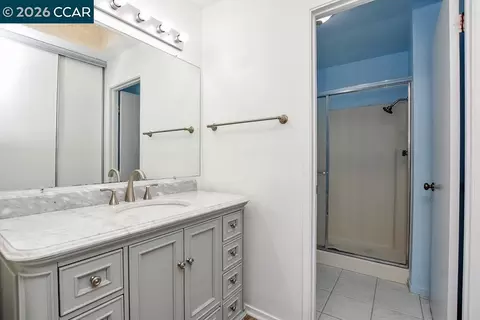 Bath - 65 Edgewater Pl, Pittsburg, CA 94565 photo 2 of 2