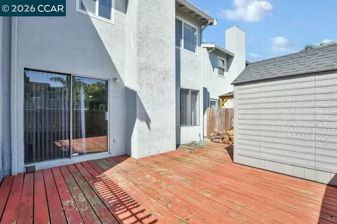Exterior - 65 Edgewater Pl, Pittsburg, CA 94565 photo 2 of 7