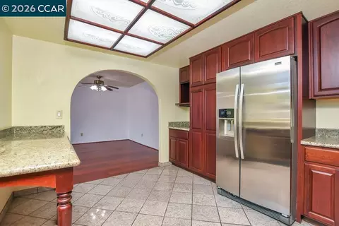 Kitchen - 65 Edgewater Pl, Pittsburg, CA 94565 photo 3 of 3